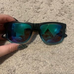 Buckle Black/Blue Ombré Sunglasses